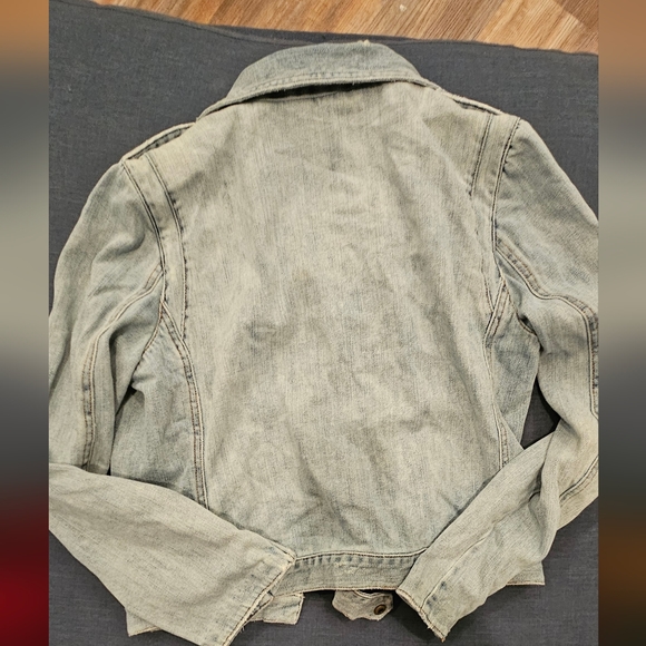 Gap jean jacket size Lg - Picture 2 of 5